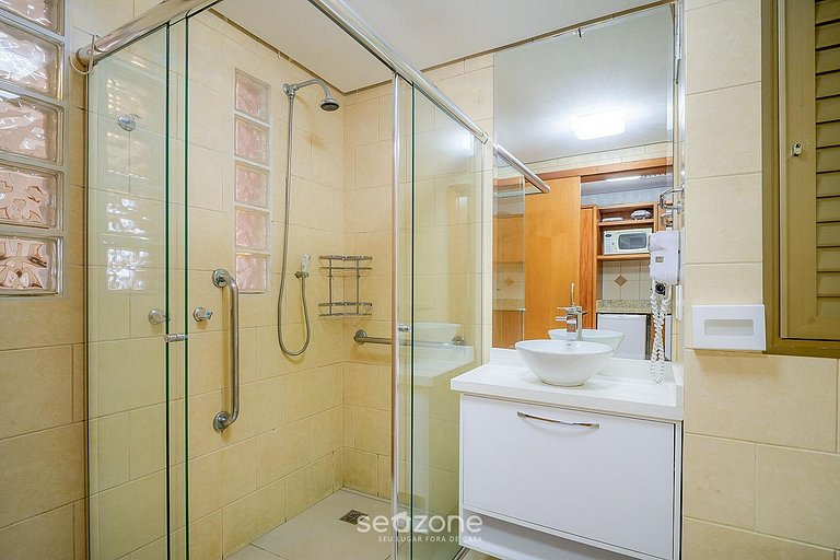 Studio em Cond. c/ Piscina e Terraço CUR0807