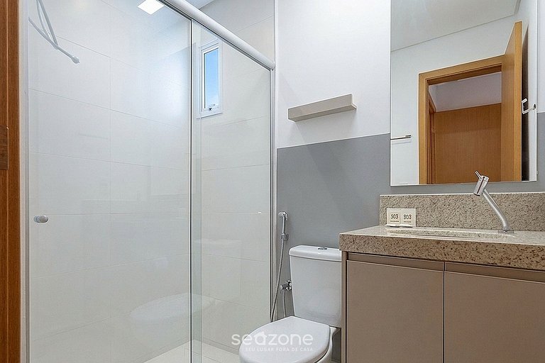 Apto em Cond. c/ piscina no Centro GRLB1803