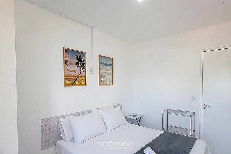 Apto. em Cond. c/ Piscina e Vista Cid. AMS0208