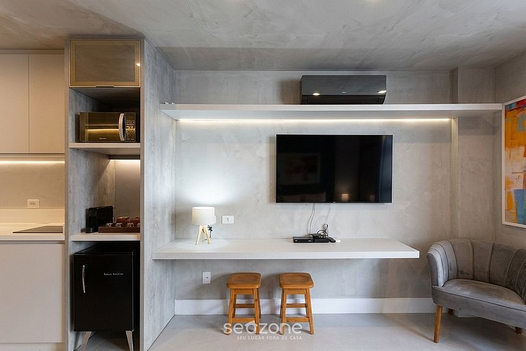 Studio em Cond. c/ Piscina e Vista Cid. RBO0413
