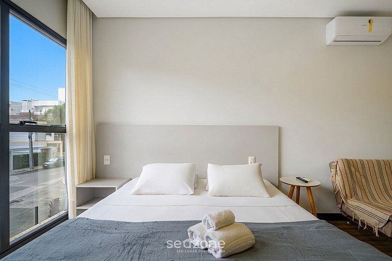 Studio em Cond. c/ Piscina e Vista Cid. STI0104