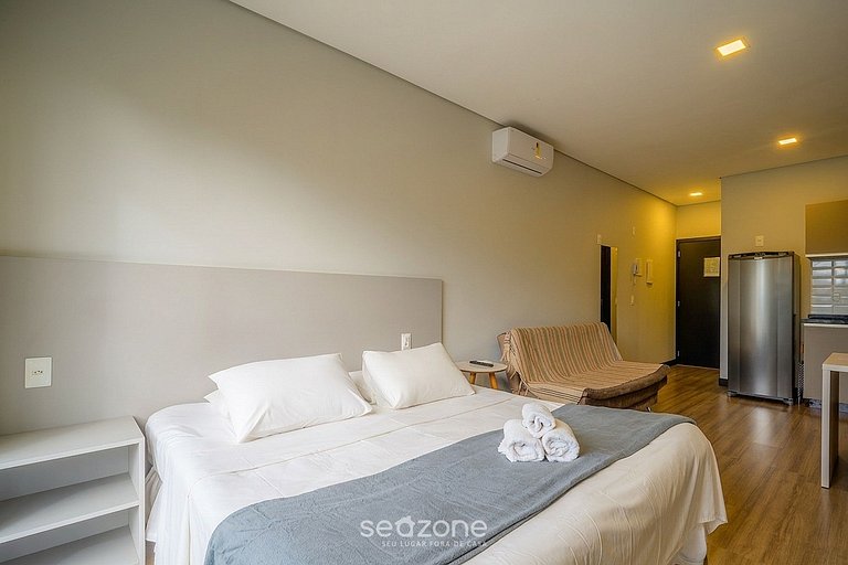 Studio em Cond. c/ Piscina e Vista Cid. STI0104