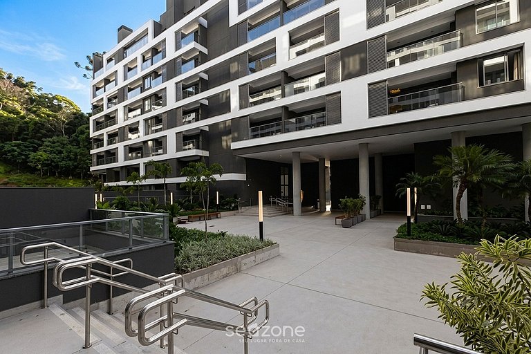 Studio em Cond. c/ Piscina e Vista Cid. RBO0413