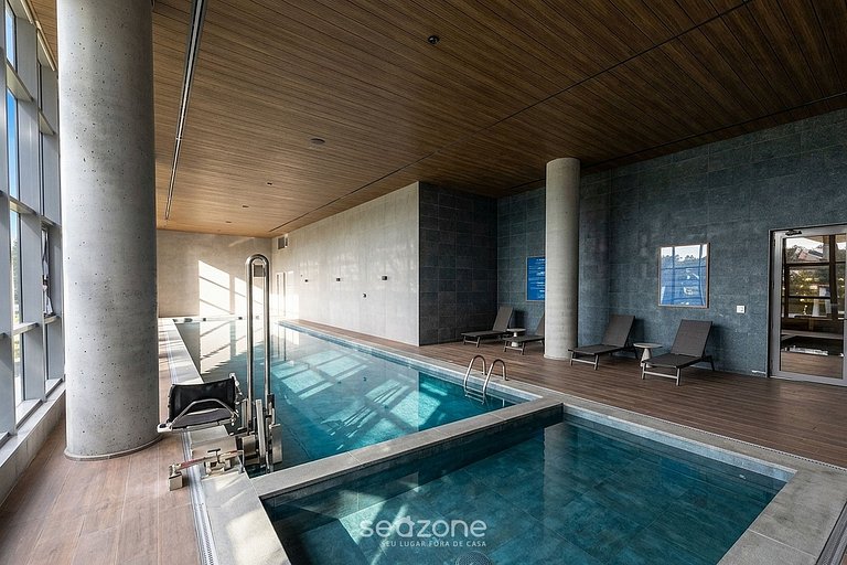 Studio em Cond. c/ Piscina e Vista Cid. RBO0413