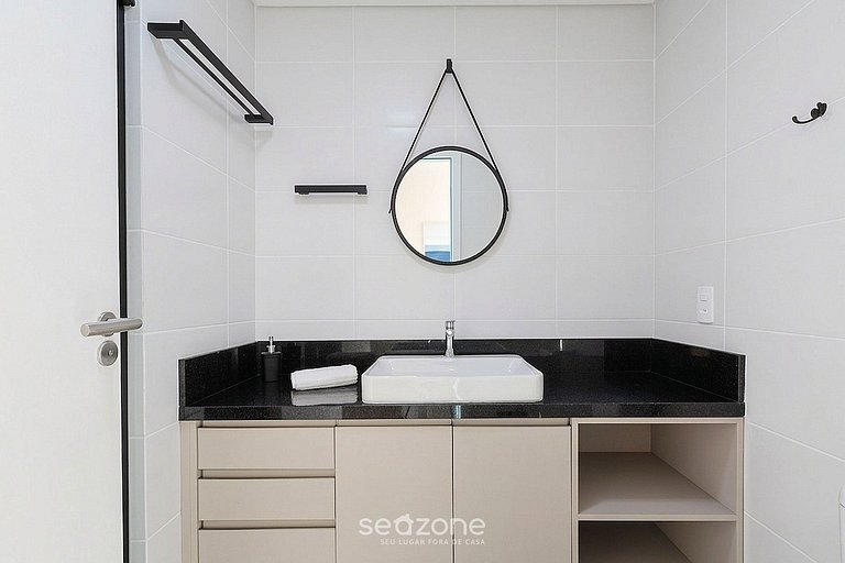 Apto. Moderno em Cond. c/ Piscina SKL1505