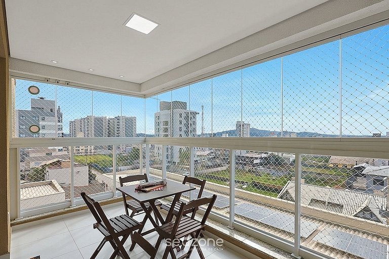 Apto. em Cond. c/ Piscina e Vista Mar VHB2206