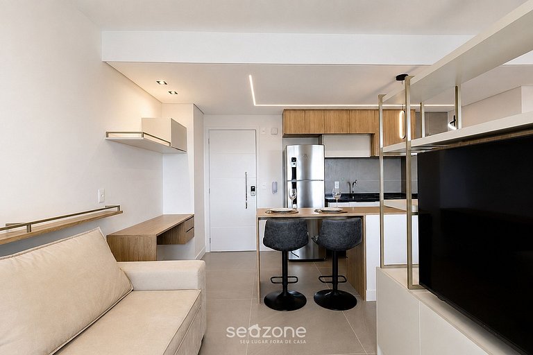 Studio em Cond. c/ Piscina e Vista Cid. SRU3308