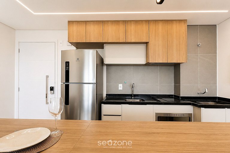 Studio em Cond. c/ Piscina e Vista Cid. SRU3308
