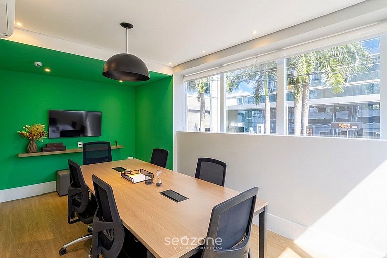 Studio em Cond. c/ Piscina e Vista Cid. SRU3308