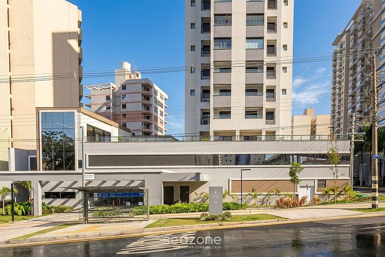 Studio em Cond. c/ Piscina e Vista Cid. SRU3308