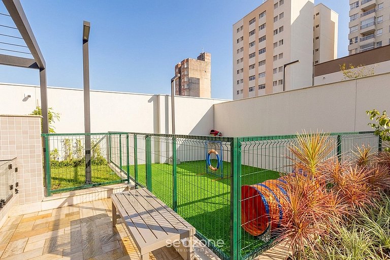 Studio em Cond. c/ Piscina e Vista Cid. SRU3308