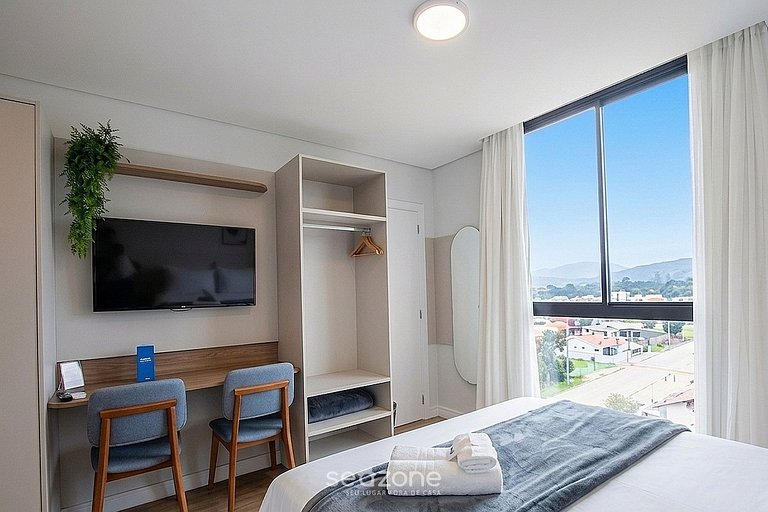 Studio em Cond. c/ Garagem e Vista Cid. USTB0503