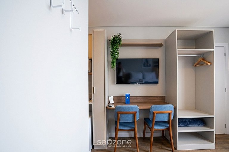 Studio em Cond. c/ Garagem e Vista Cid. USTB0503