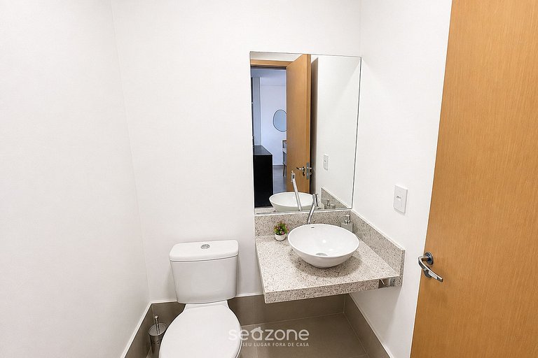 Apto. c/ Balcón y Vista Cid. en Condo. GRLB1804