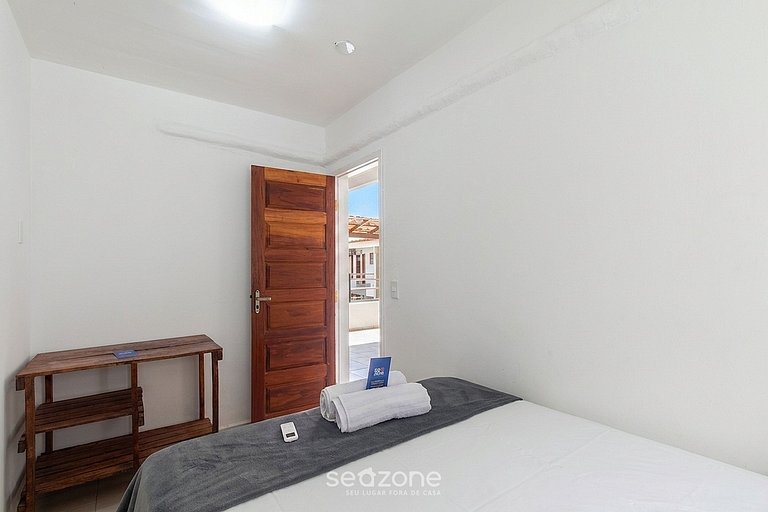 Apto. em Cond. c/ Piscina e Varanda PAX0004