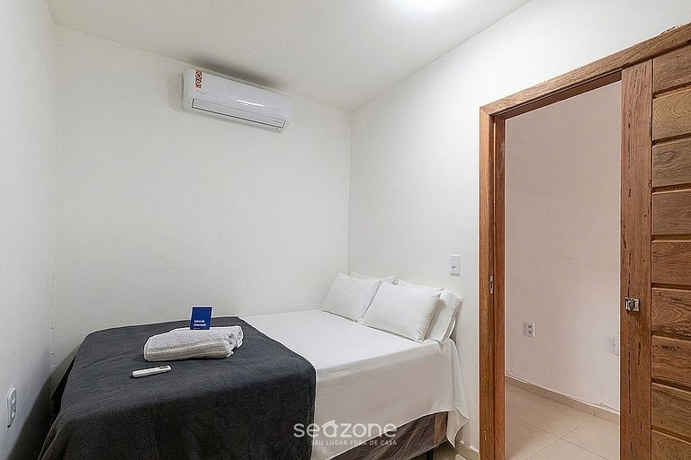 Apto. em Cond. c/ Piscina e Varanda PAX0001