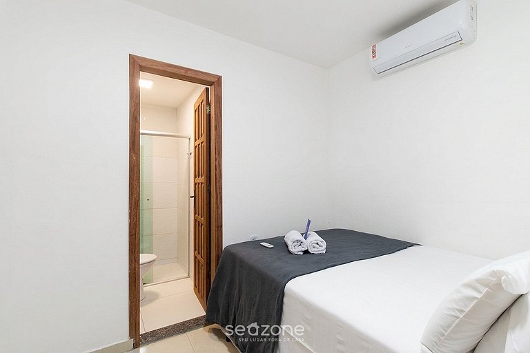 Apto. em Cond. c/ Piscina e Varanda PAX0001