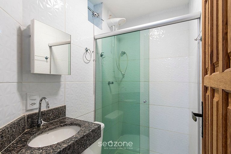 Apto. em Cond. c/ Piscina e Varanda PAX0001