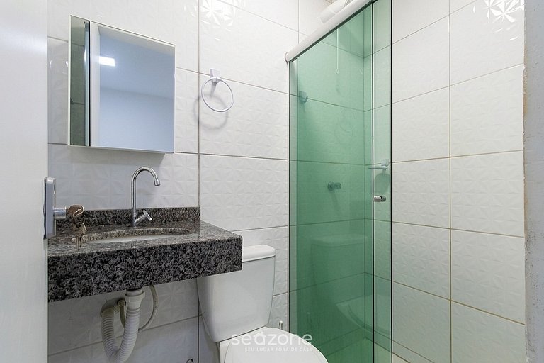 Apto. em Cond. c/ Piscina e Varanda PAX0001