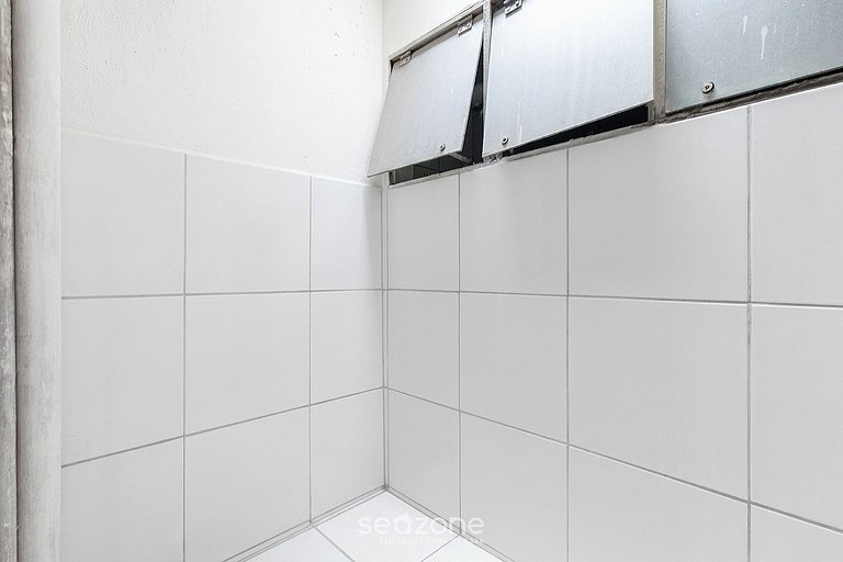 Apto. em Cond. c/ Piscina e Varanda PAX0001