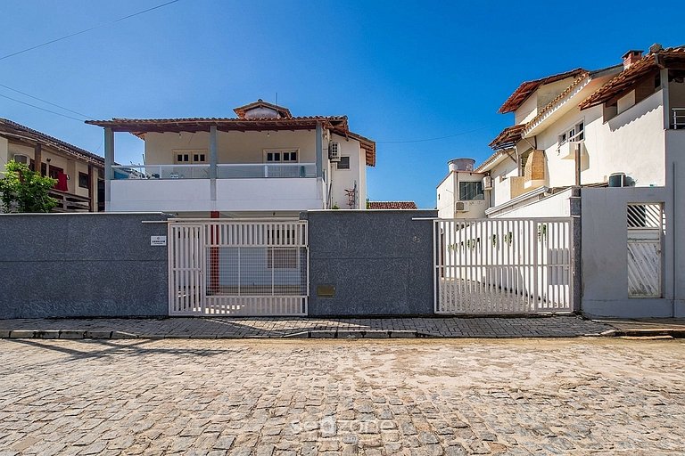 Apto. em Cond. c/ Piscina e Varanda PAX0001