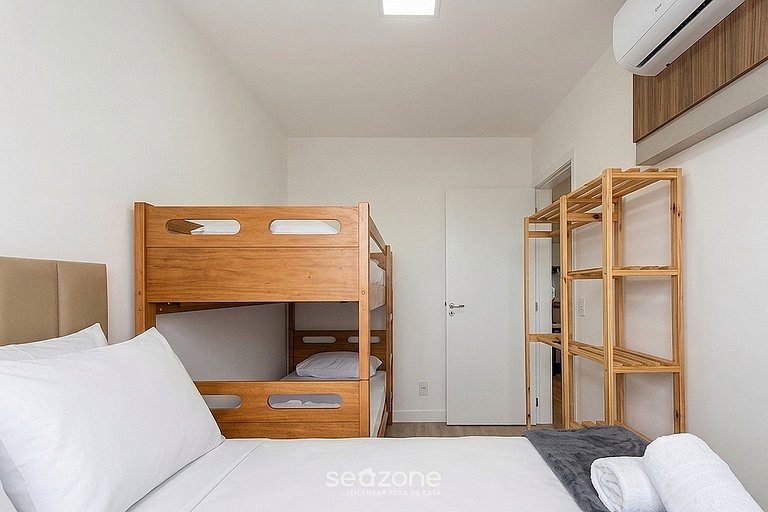 Apto. em Cond. c/ Piscina e Vista Mar CSI1401