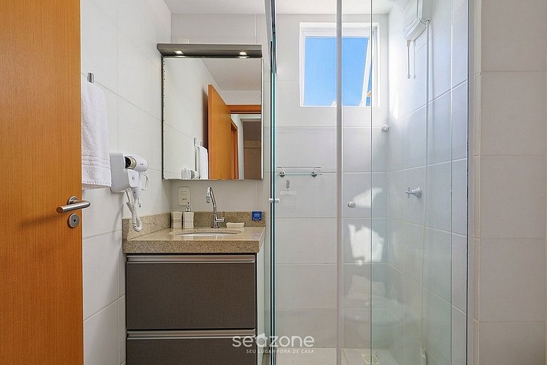 Apto. em Cond. c/ Piscina e Vista Mar VAC0706