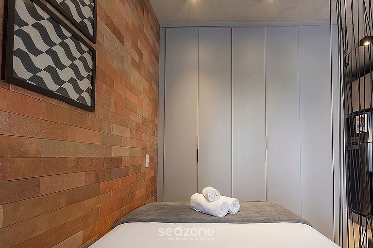 Studio em Cond. c/ Piscina e Vista Cid. VPP2011