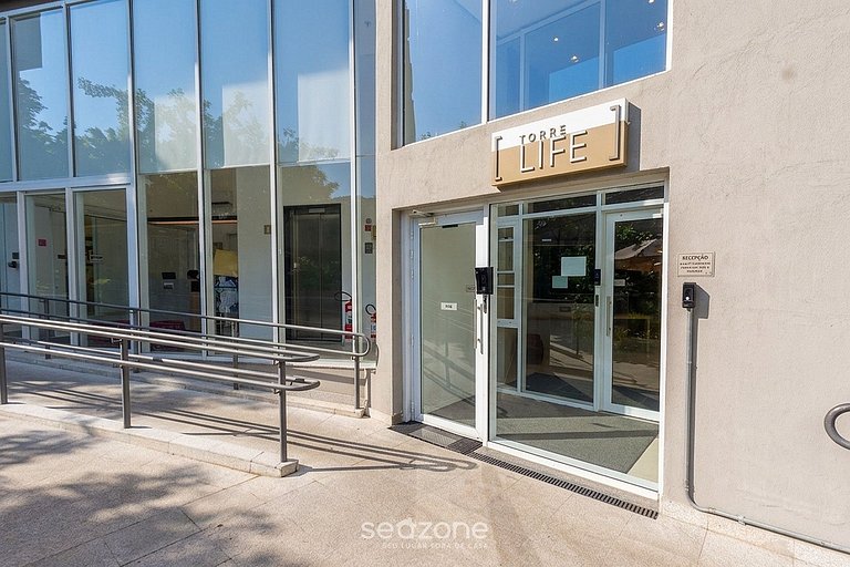 Studio em Cond. c/ Piscina e Vista Cid. VPP2011