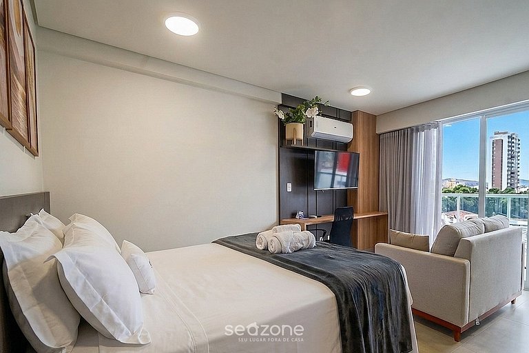 Studio em Cond. c/ Piscina e Vista Cid. MSU0405