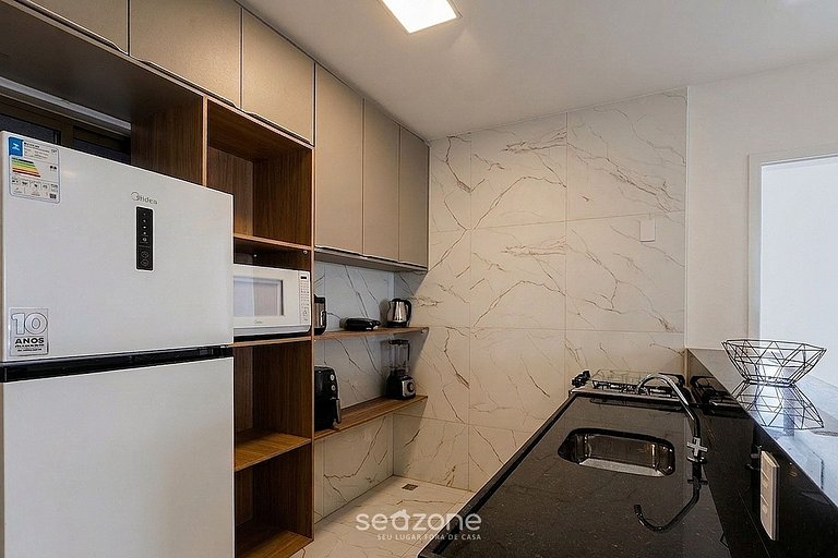 Apto. em Cond. c/ Piscina e Vista Cid. DVO0101