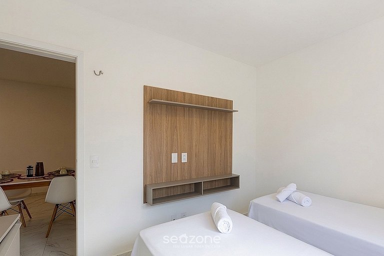 Apto. em Cond. c/ Piscina e Vista Cid. DVO0101