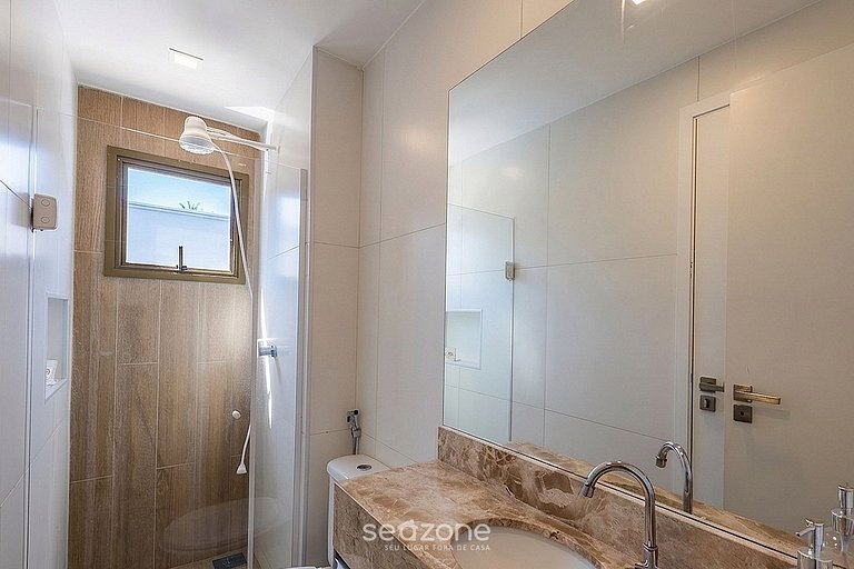 Apto. em Cond. c/ Piscina e Vista Cid. DVO0101