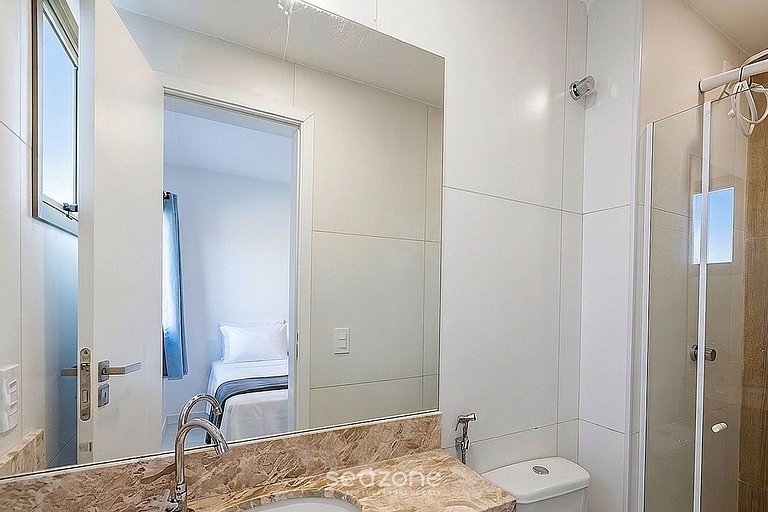 Apto. em Cond. c/ Piscina e Vista Cid. DVO0101