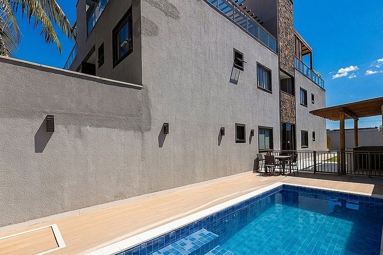 Apto. em Cond. c/ Piscina e Vista Cid. DVO0101