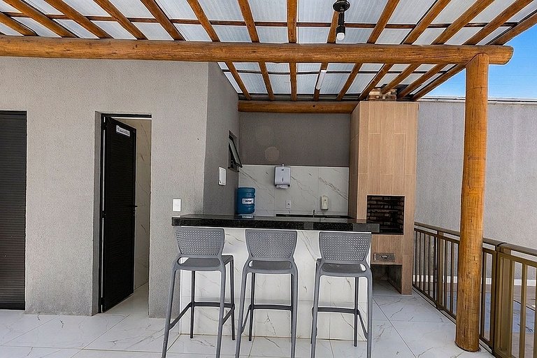 Apto. em Cond. c/ Piscina e Vista Cid. DVO0101