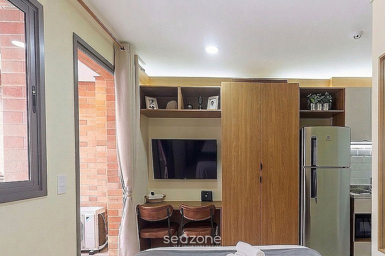 Studio c/ Varanda em Cond. c/ Piscina AIM0406