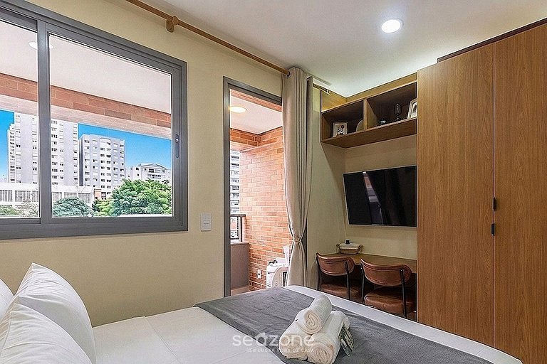 Studio c/ Varanda em Cond. c/ Piscina AIM0406