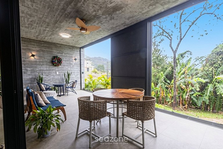 Casa c/ parr. priv. a 890m de Siriú ECN0227