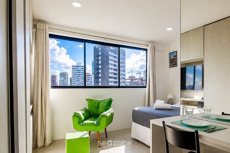 Studio em Cond. c/ Piscina e Vista Cid. GOL1705