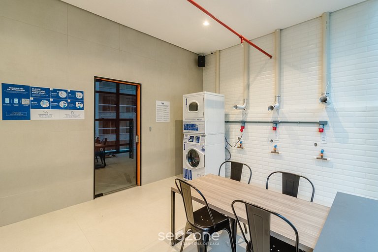 Studio em Cond. c/ Piscina e Vista Cid. FFS0704
