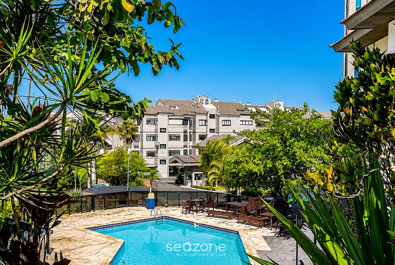 Apto. em Cond. c/ Piscina e Vista Cid. COI0301