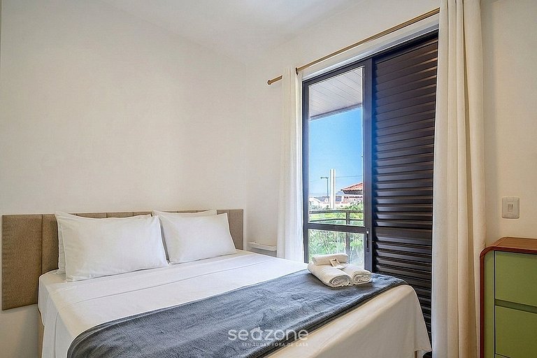 Apto. em Cond. c/ Piscina e Vista Cid. COI0301