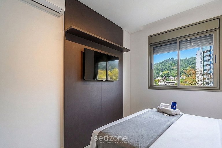 Apto. em Cond. c/ Piscina e Vista Cid. SSL0114