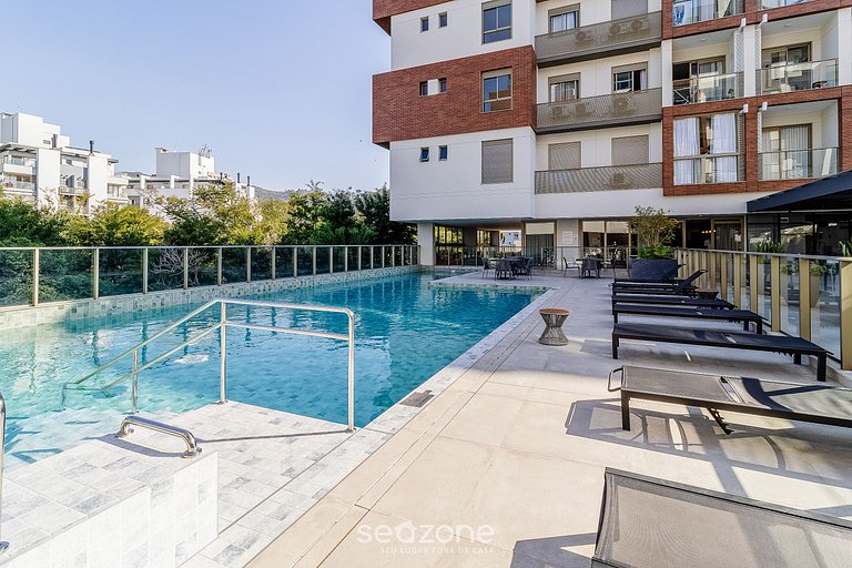 Apto. em Cond. c/ Piscina e Vista Cid. SSL0114