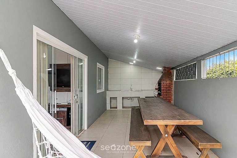 Casa c/ Churrasq. e Vista Cid. prox. Praia EKU0765