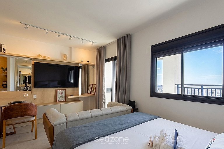 Studio em Cond. c/ Piscina e Vista Cid. SRU3609