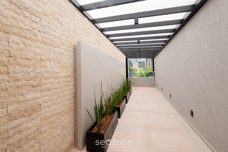 Studio c/ Varanda em Cond. c/ Piscina SAA0302
