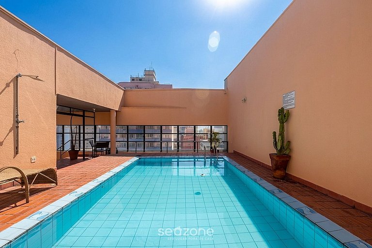 Studio em Cond. c/ Piscina e Vista Cid. LII0089