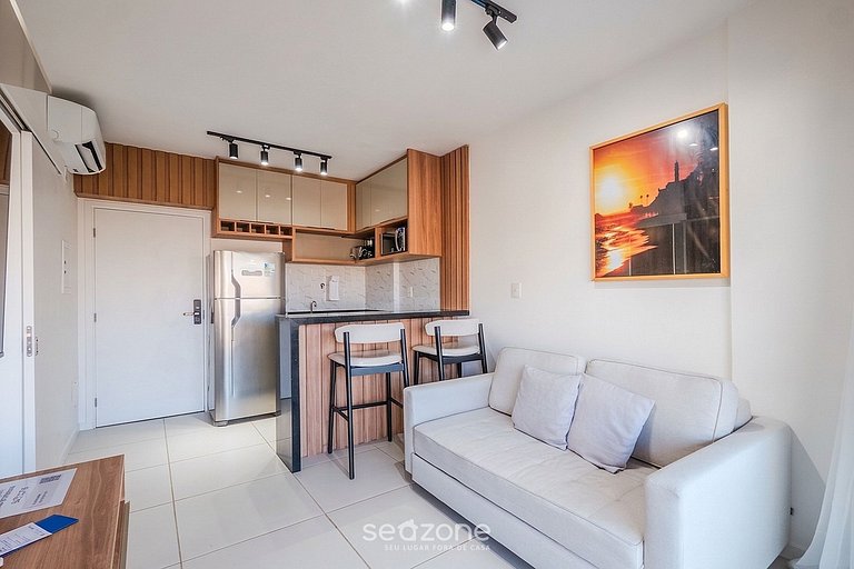 Apto. em Cond. c/ Piscina e Vista Cid. BLB1003